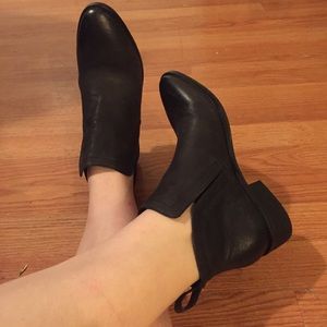 Dolce Vita Black Leather Ankle Boots size 6.5